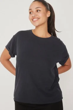 New Amana T-Shirts & Toppe