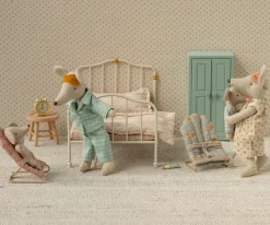 New Babysitter, My Børn Bad, Leg & Interiør
