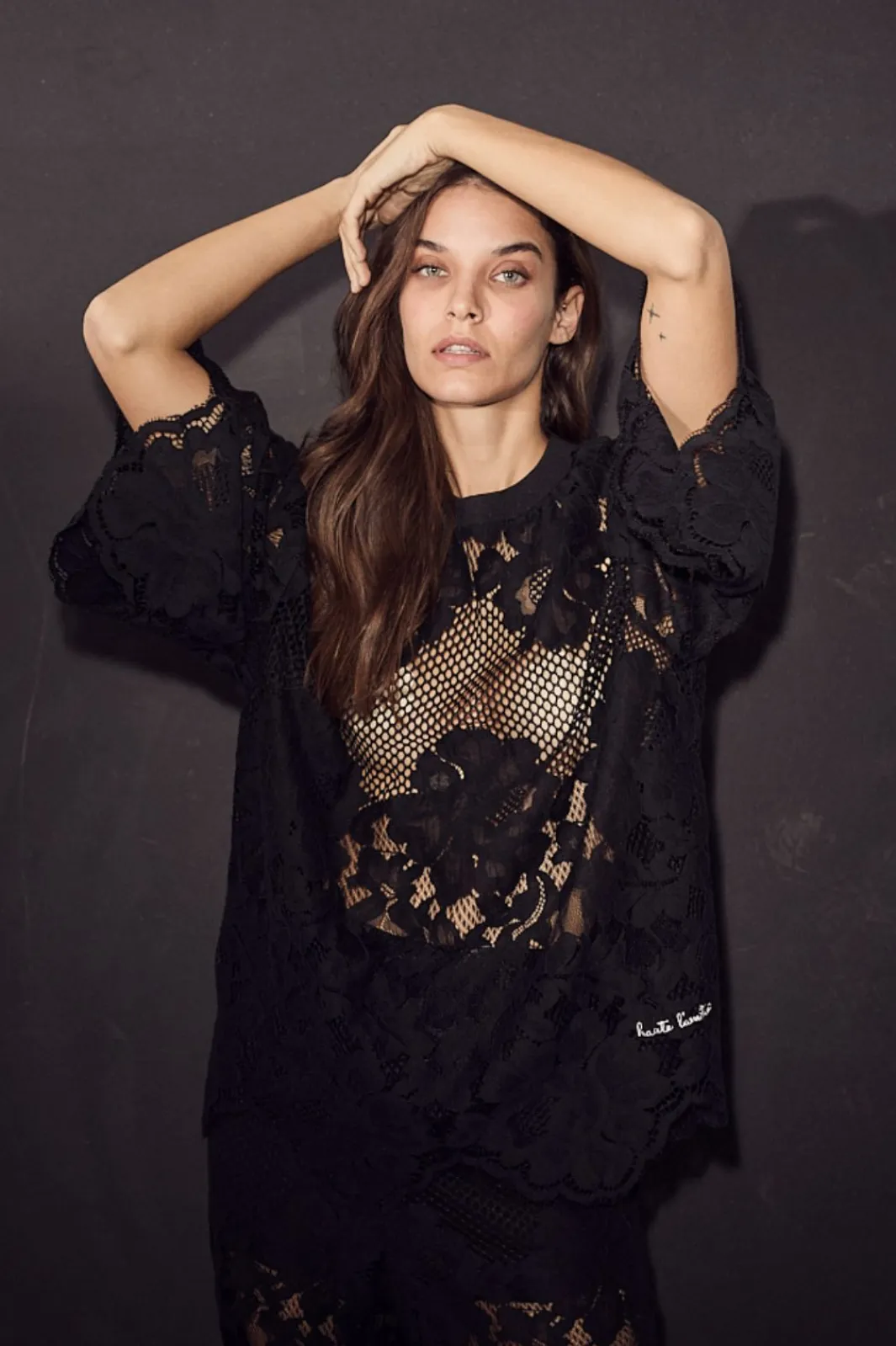 Clearance Curvey Lace Hem Tee HL10222 T-Shirts & Toppe