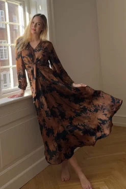 Faye Dress 2330 Kjoler