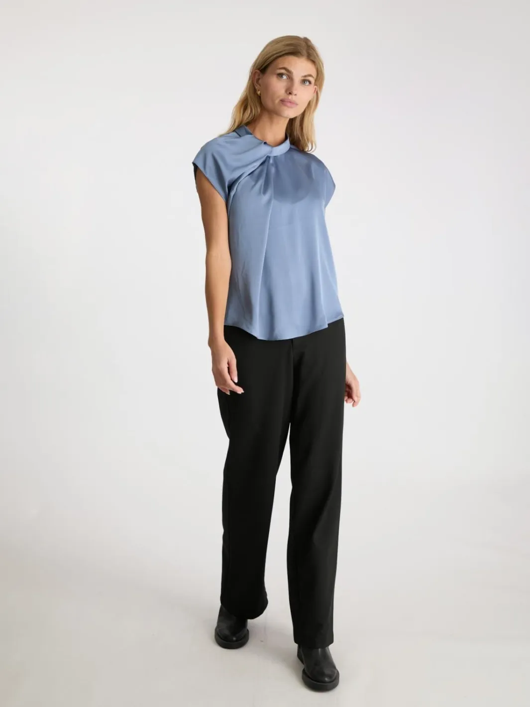 Neo Noir T-Shirts & Toppe<Fleur Drapy Satin Blouse