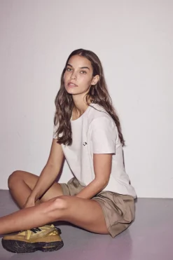 Haute L'Amitié T-Shirts & Toppe<Mini Curve Logo Tee HL10097