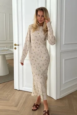 BYIC Kjoler<Odaic Dress
