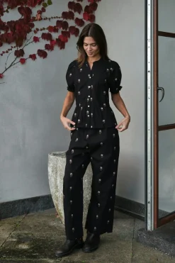 Neo Noir Bluser & Skjorter|Ammevenligt Tøj<Savy Flower Emb Blouse 166791
