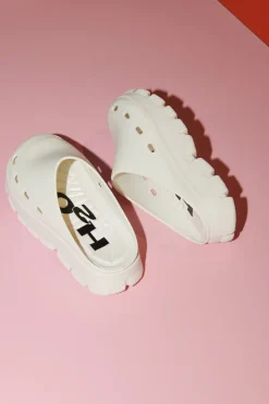 New Trek Closed Sandal Sandaler