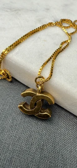 Preloved Vintageline x Molly&My Halskæder<Vintage Chanel CC Vedhæng 2